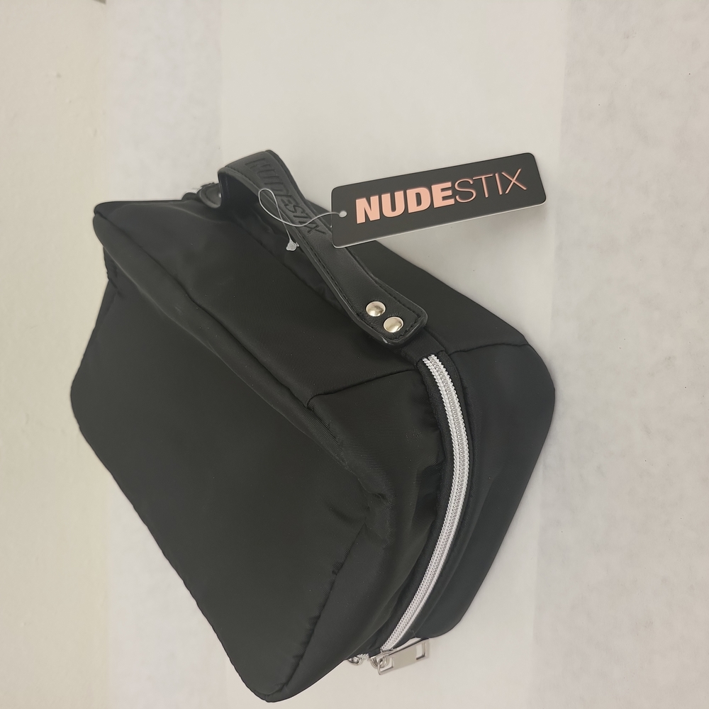 NUDESTIX HANGING COSMETIC CASE